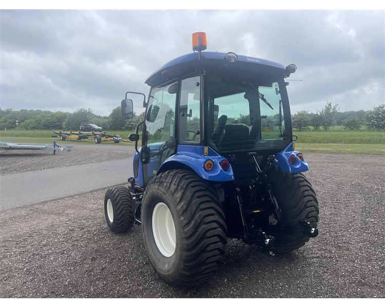 New Holland BOOMER 35 HST Cab - Flotation hjul