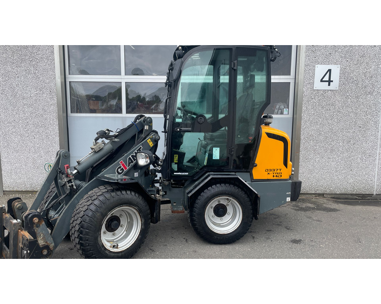Giant D337T X-tra. Inkl. Skovl og pallegafler