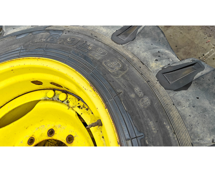 Dunlop 16.9R28 XXX