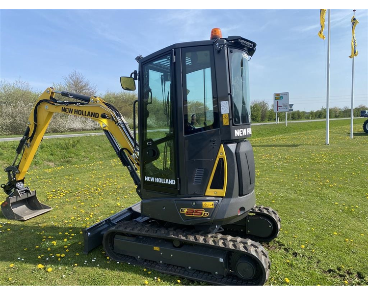 New Holland E25D