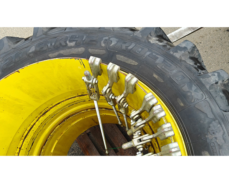 - - - Tvillinghjul sæt 20.8R42 inkl. låse