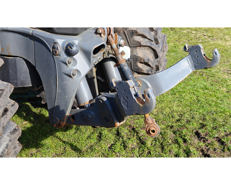 Valtra T214 m. Flisvogn fra Kronos / Alsidig Maskinfabrik