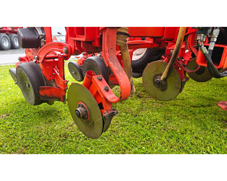 Maschio Gaspardo MANTA ISOTRONIC 12-75 XL Med fronttank