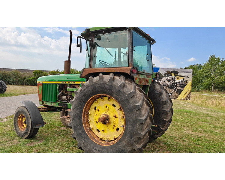 John Deere 4230