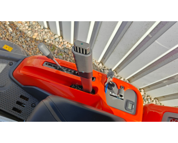 Husqvarna R 214TC