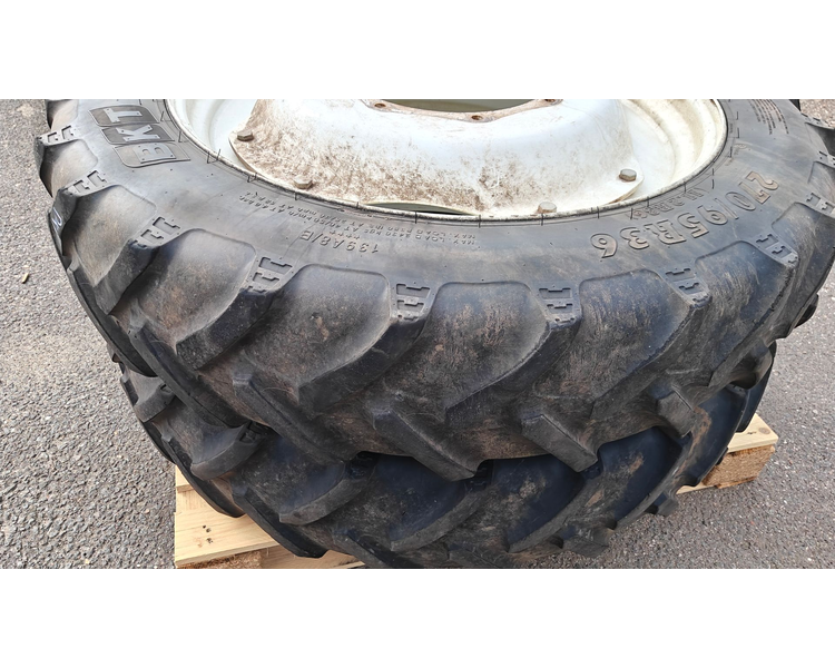 sprøjtehjul 380/90R46 - 270/95R36 XXX New Holland T7.170