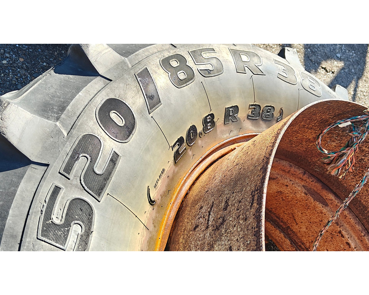 - - - 520/85 R38 XXX Inkl. 7 låse