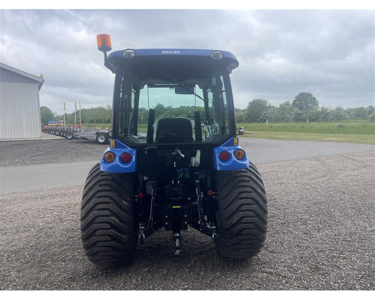 New Holland BOOMER 35 HST Cab - Flotation hjul