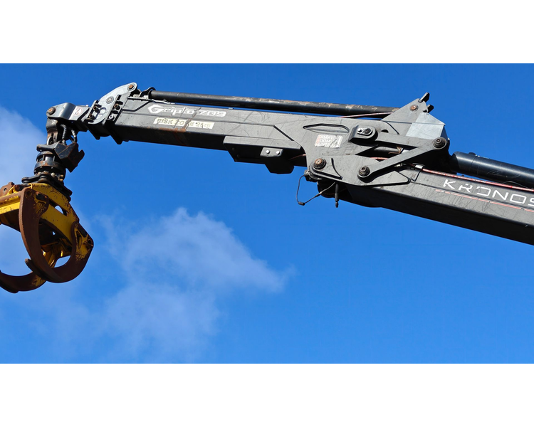 Valtra T234s Med Jenz 360 Flishugger og Alsidig 23m3 Flisvogn