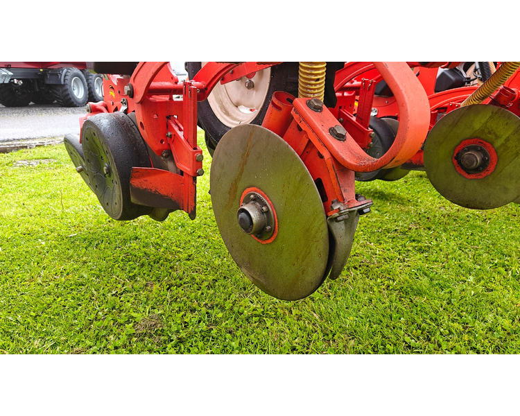 Maschio Gaspardo MANTA ISOTRONIC 12-75 XL Med fronttank
