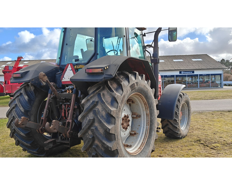 Massey Ferguson 8110