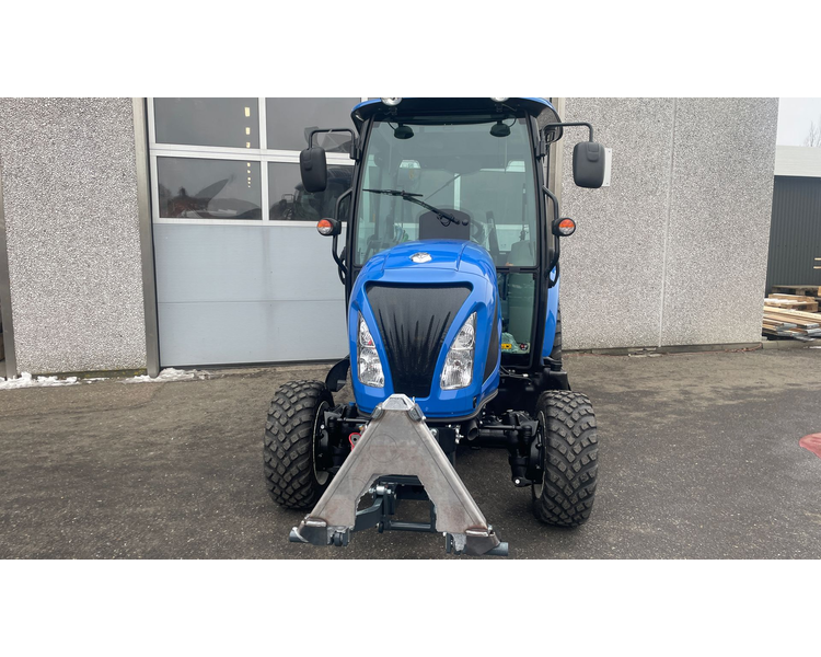 New Holland BOOMER 40 HST Inkl. Nesbo frontlift