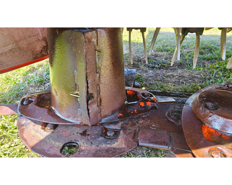 Kuhn FC243 Med Crimper