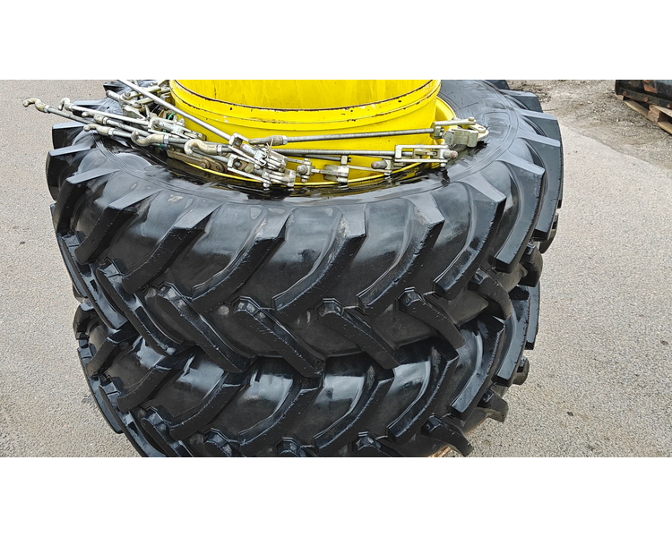 - - - Tvillinghjul sæt 20.8R42 inkl. låse