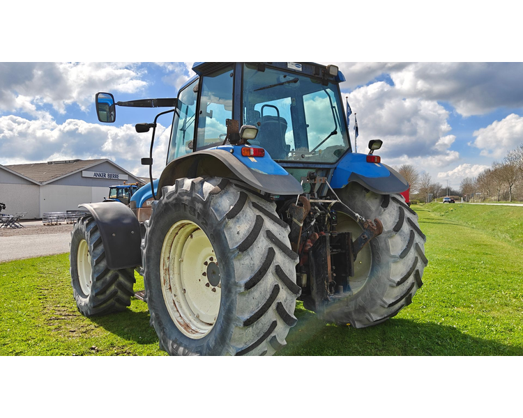 New Holland TM150