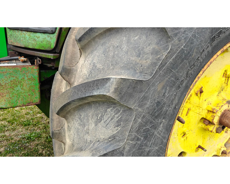John Deere 4230