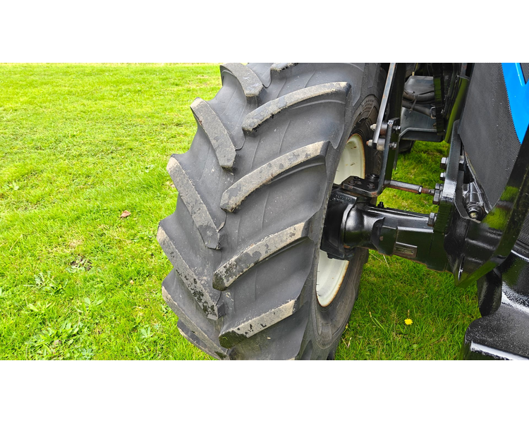 New Holland T4.95 Med frontlæsser