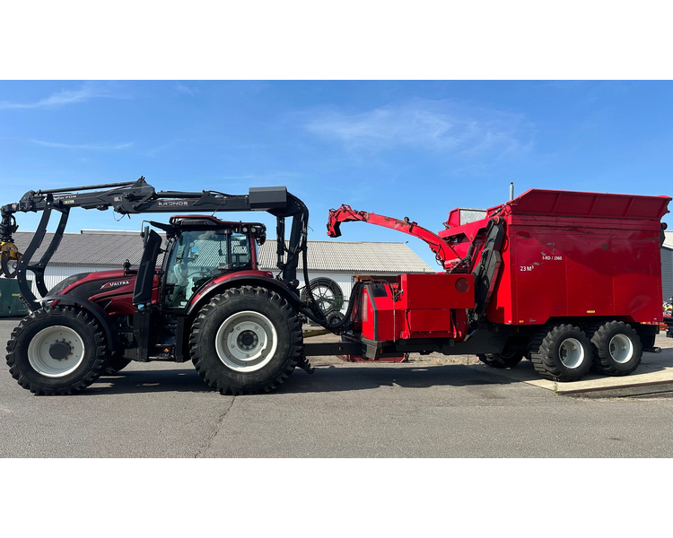 Valtra T234s Med Jenz 360 Flishugger og Alsidig 23m3 Flisvogn