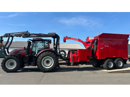 Valtra T234s Med Jenz 360 Flishugger og Alsidig 23m3 Flisvogn