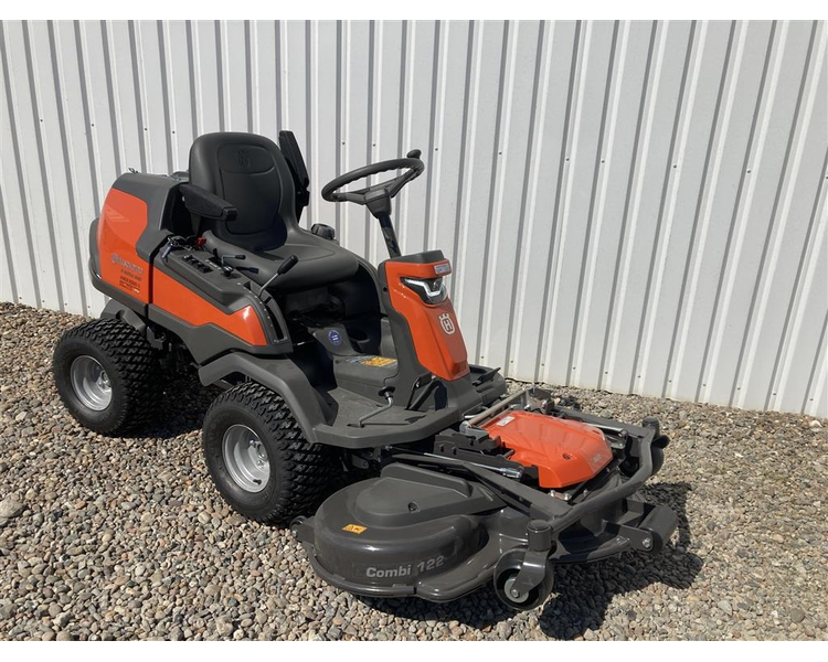 Husqvarna R 420TsX AWD Inkl. 122 cm klippebord / klippeaggregat