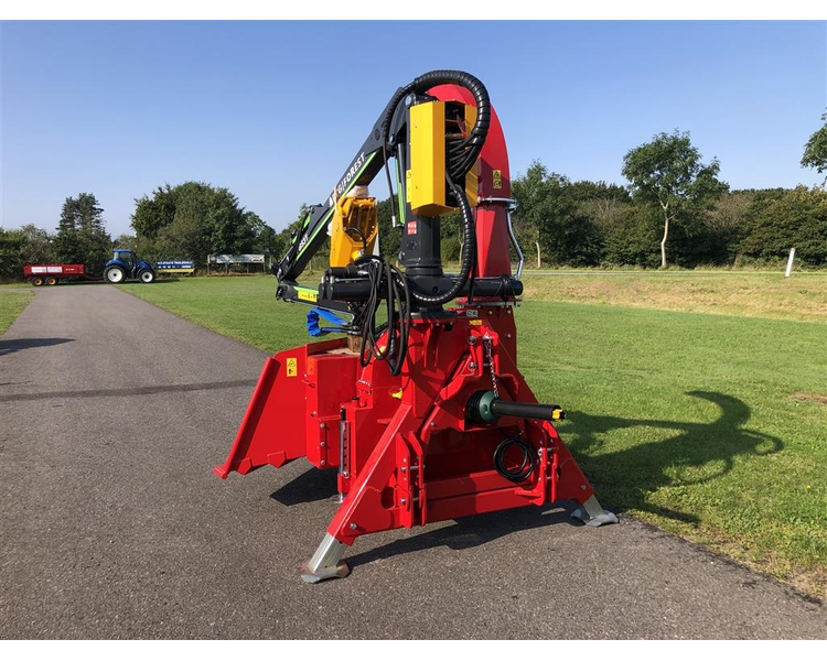 TP 270 PTO K med FTG 5,3m kran med fjernbetjent joystick.