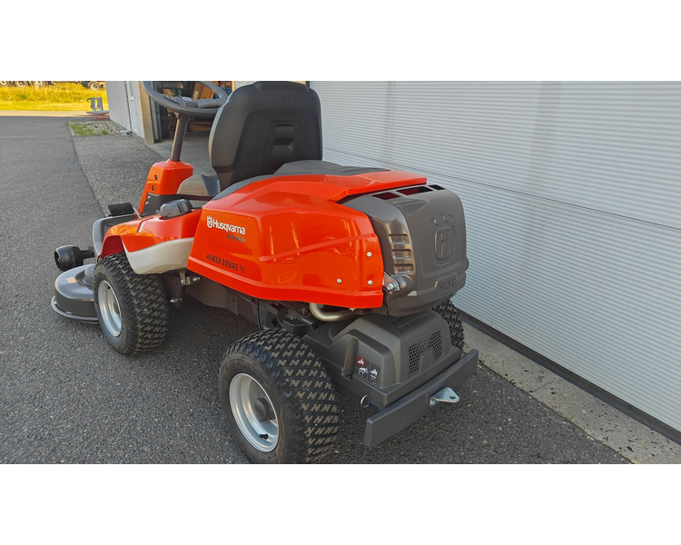 Husqvarna R214TC. inkl. 103cm klipperdæk