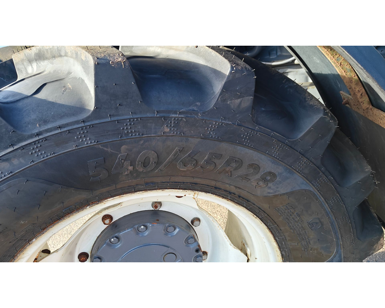 New Holland TM 165