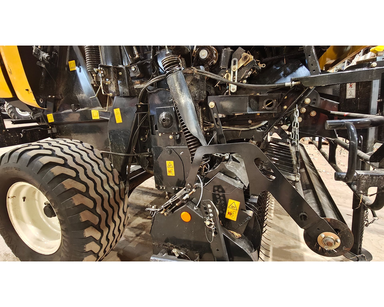 New Holland Roll-Belt 180 Superfeed