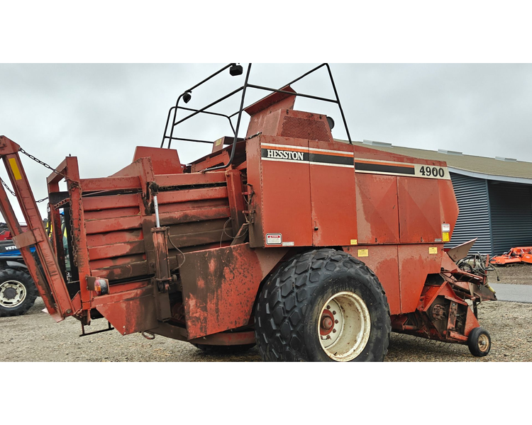 Hesston 4900