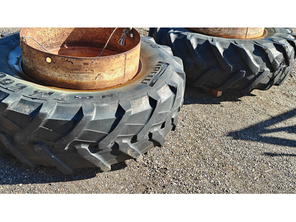 - - - 520/85 R38 XXX Inkl. 7 låse