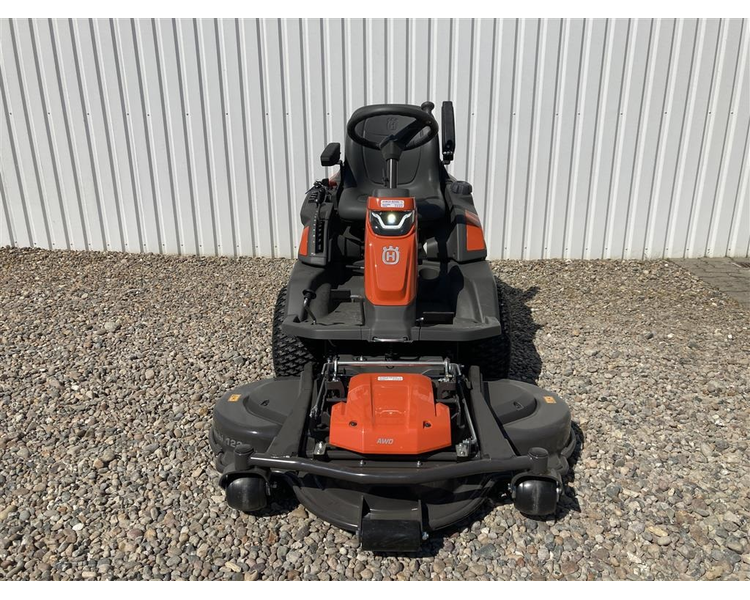 Husqvarna R 420TsX AWD Inkl. 122 cm klippebord / klippeaggregat