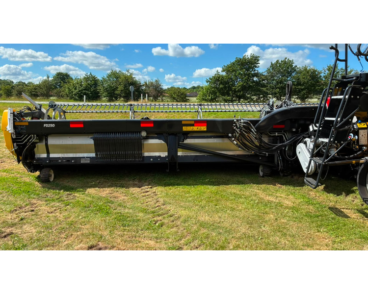 New Holland CR 11