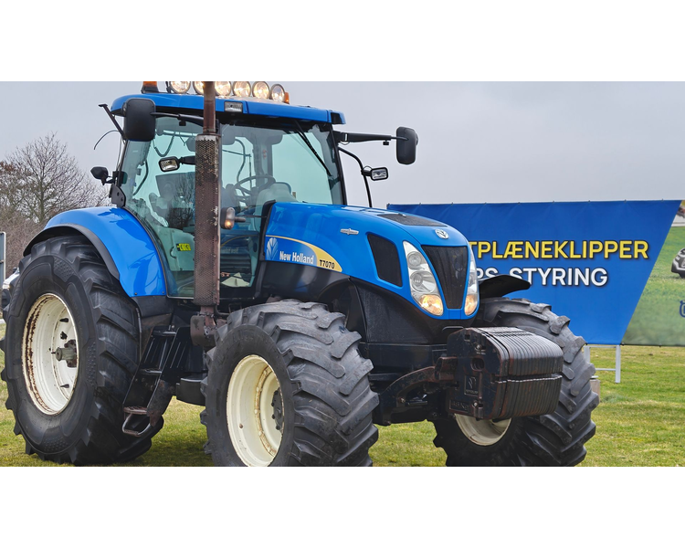 New Holland T7070 AutoCommand