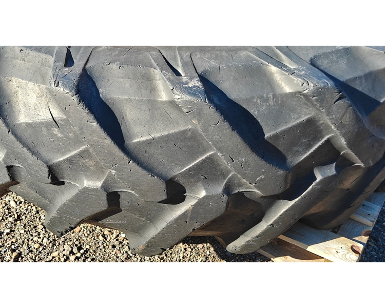 - - - 520/85 R38 XXX Inkl. 7 låse