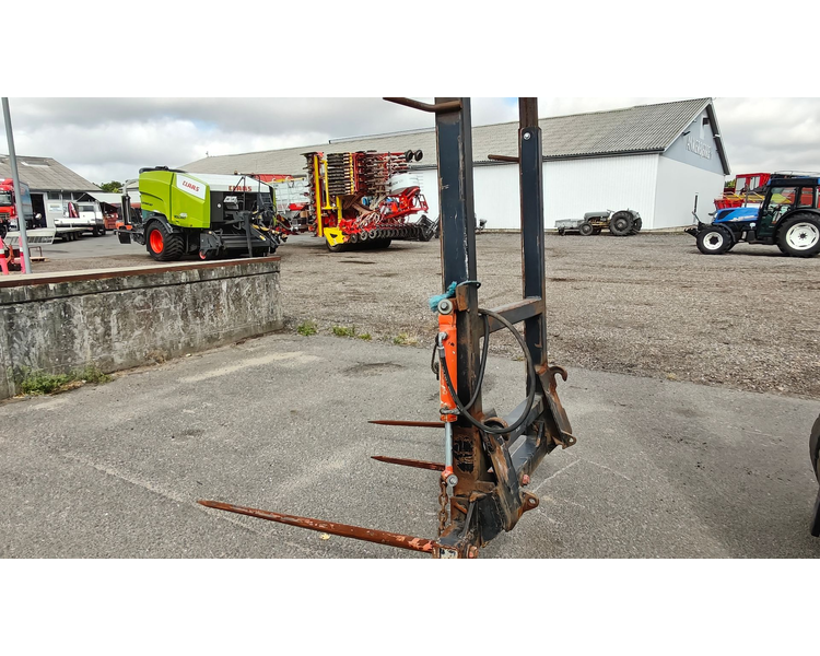 - - - Storballespyd m/EURO beslag Med hydraulisk opklap