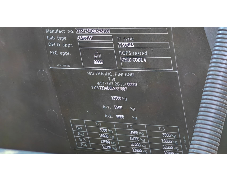 Valtra T234s Med Jenz 360 Flishugger og Alsidig 23m3 Flisvogn