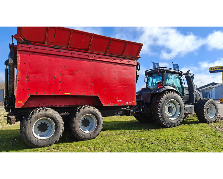 Valtra T214 m. Flisvogn fra Kronos / Alsidig Maskinfabrik