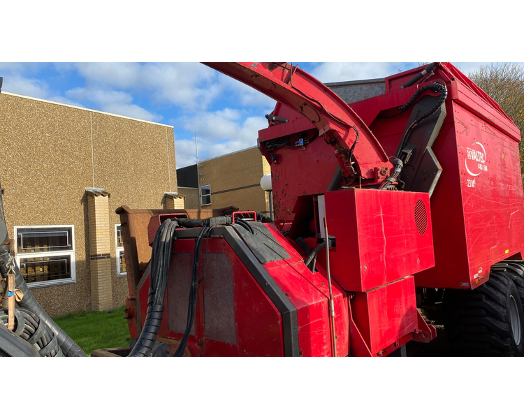 JENZ 360 jenz 360 + alsidig flisvogn + Valtra T 234