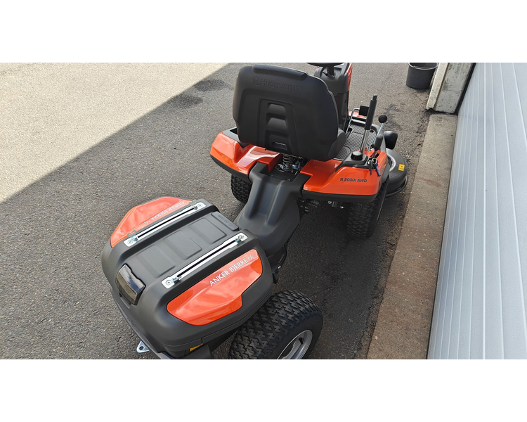 Husqvarna R200IX AWD Long Range model (dobbelt batteri)
