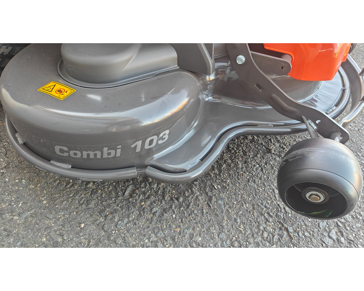Husqvarna R214TC. inkl. 103cm klipperdæk