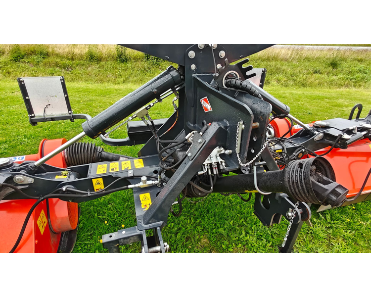 Kuhn BP 8300 og BPR 305