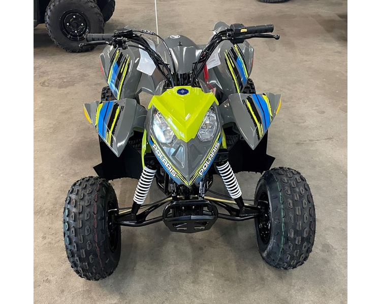 Polaris Outlaw 110 Flag & hjelm