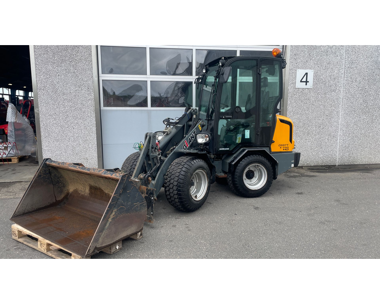 Giant D337T X-tra. Inkl. Skovl og pallegafler