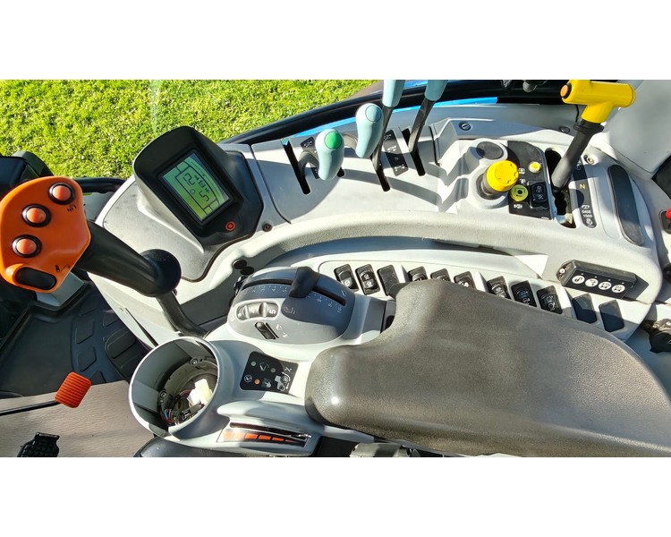 New Holland T7.260 med Quicke Q7M Frontlæsser