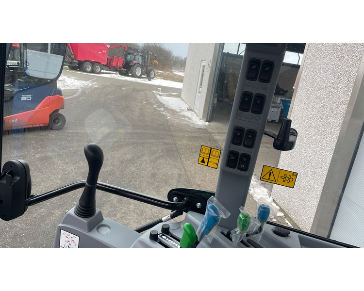 New Holland BOOMER 40 HST Inkl. Nesbo frontlift