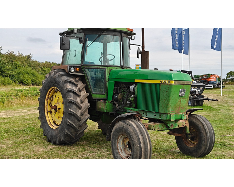 John Deere 4230