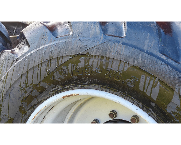 Valtra T214 m. Flisvogn fra Kronos / Alsidig Maskinfabrik