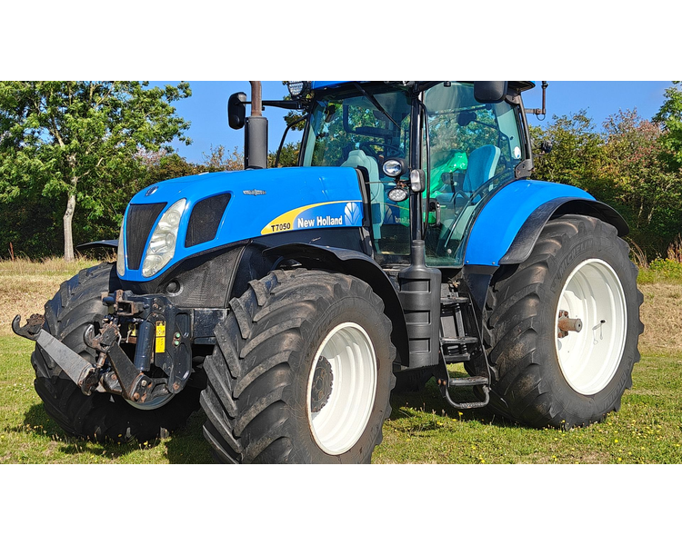 New Holland T7050 AUTO COMMAND