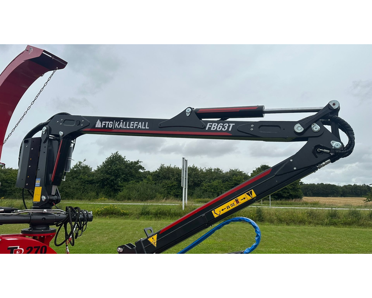 TP 270 PTO K med FTG 6,3m kran med fjernbetjent joystick.