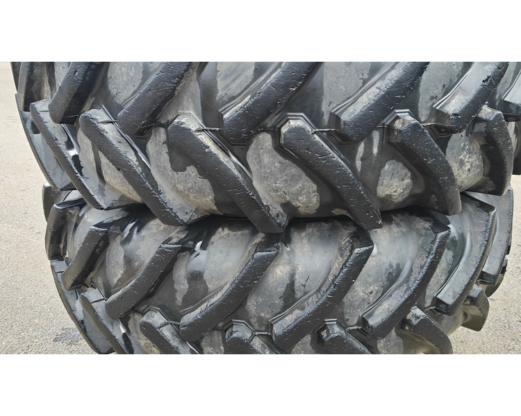 - - - Tvillinghjul sæt 20.8R42 inkl. låse